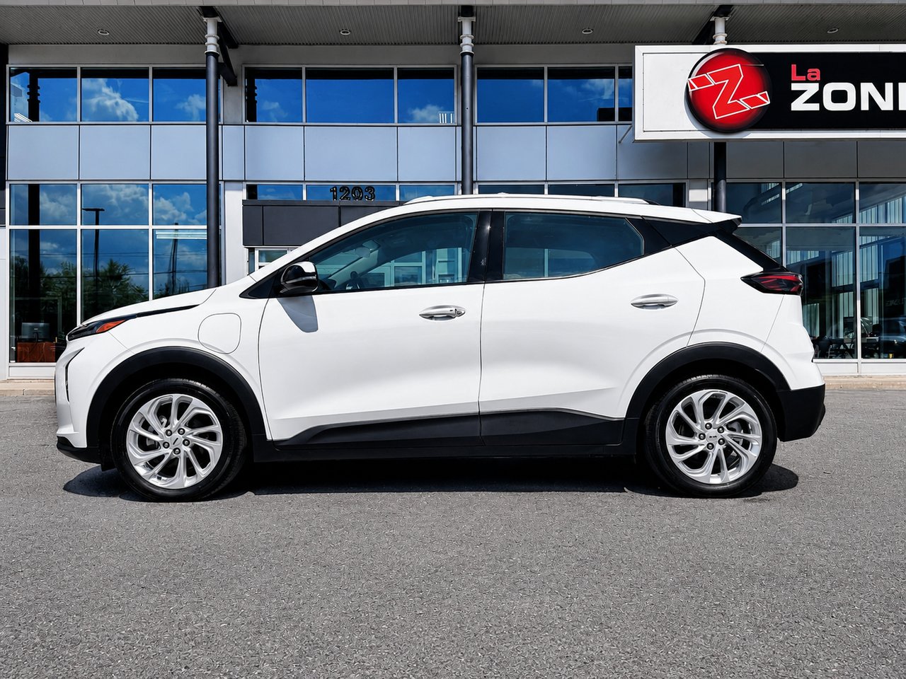 2023 Chevrolet Bolt EUV LT White Granby - photo #2