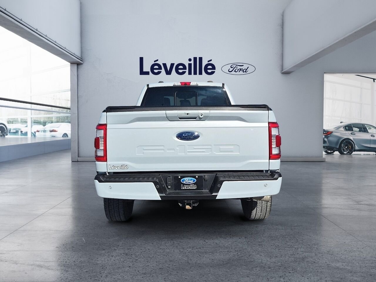 Ford F-150 W5561 | LARIAT 5.0L ** 502A ** SPORT ** TOIT PANO ** FX4 20P ** PRO POWER 2KW ** B&O ** 6,5 pi 6,5 pi 2022 Blanc Saint-Jérôme - photo #4