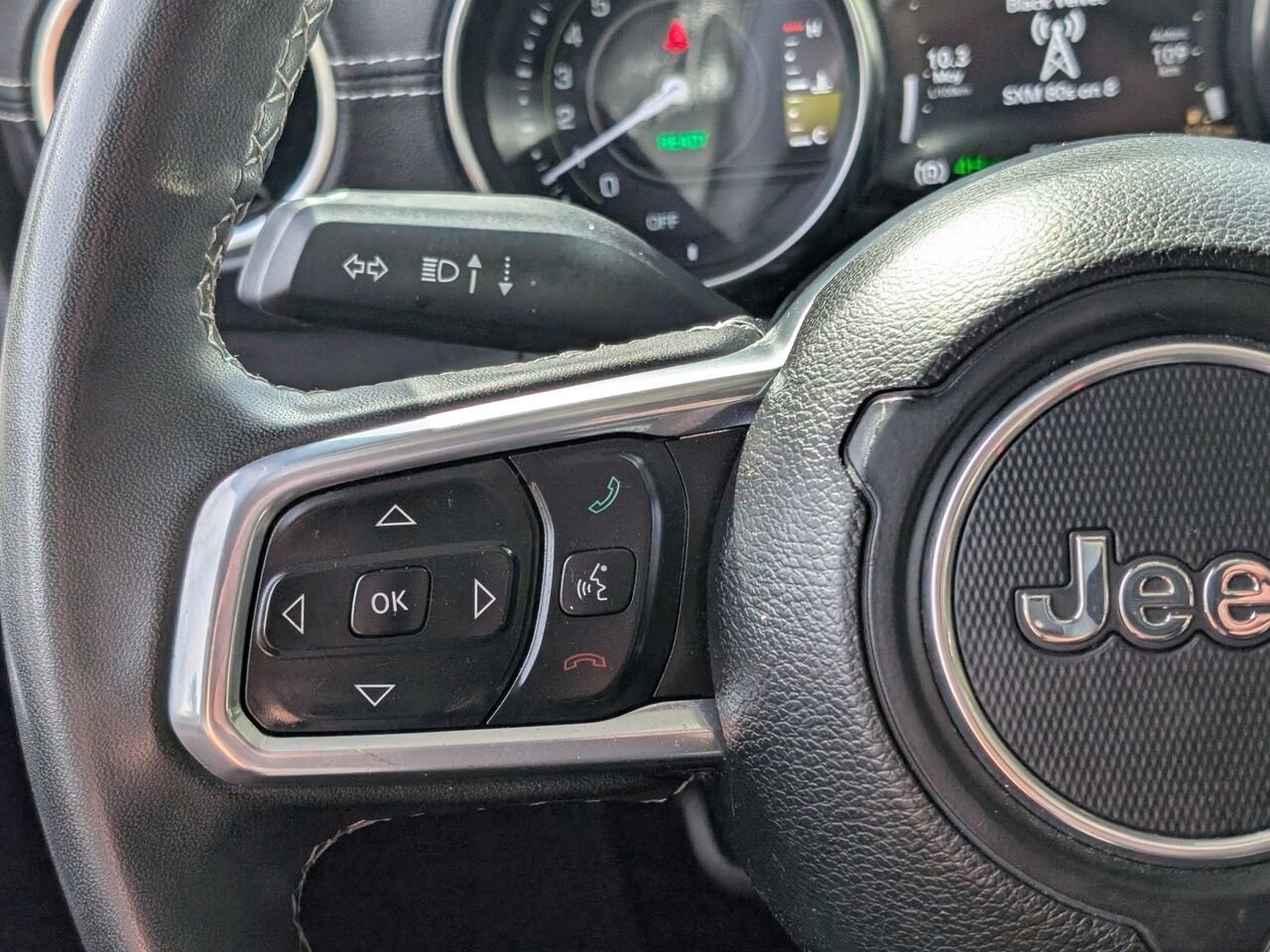 Jeep Wrangler 4xe SAHARA 4XE/SIÈGES EN CUIR/AC BIZONE/CAMÉRA DE RECUL/MACHEPIEDS 2023 Argent Sherbrooke - photo #14