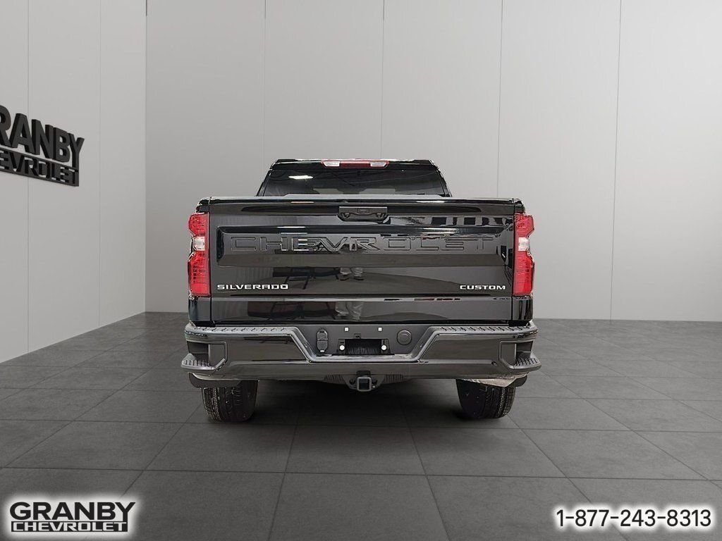 CHEVROLET Silverado 1500 K1500 SILVERADO CREW CAB CUSTOM STD/BOX (1CX) | E26-0983 2026 NOIR Granby - photo #5