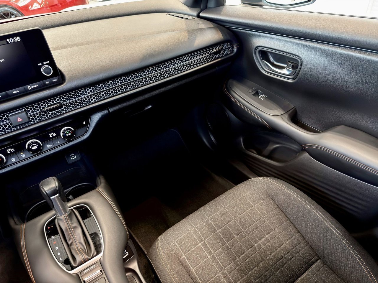 2023 Honda HR-V White Notre-Dame-des-Prairies - photo #17