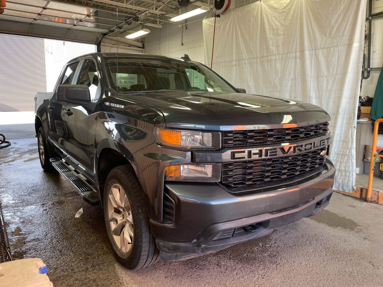 Chevrolet Silverado 1500 CUSTOM CREW 4X4 V8 *GR VALEUR* MARCHE PIED CARPLAY 2019 Gris Ombre Saint-Jérôme - photo #8