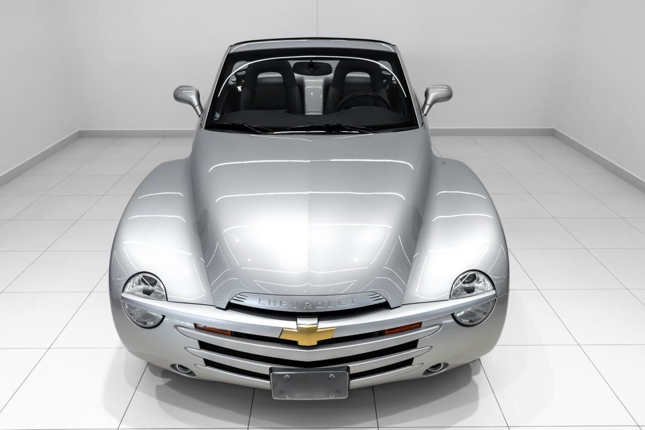 Chevrolet SSR INSTANT CLASSIC COLLECTABLE LOW KM 2004 Argent Kirkland - photo #3
