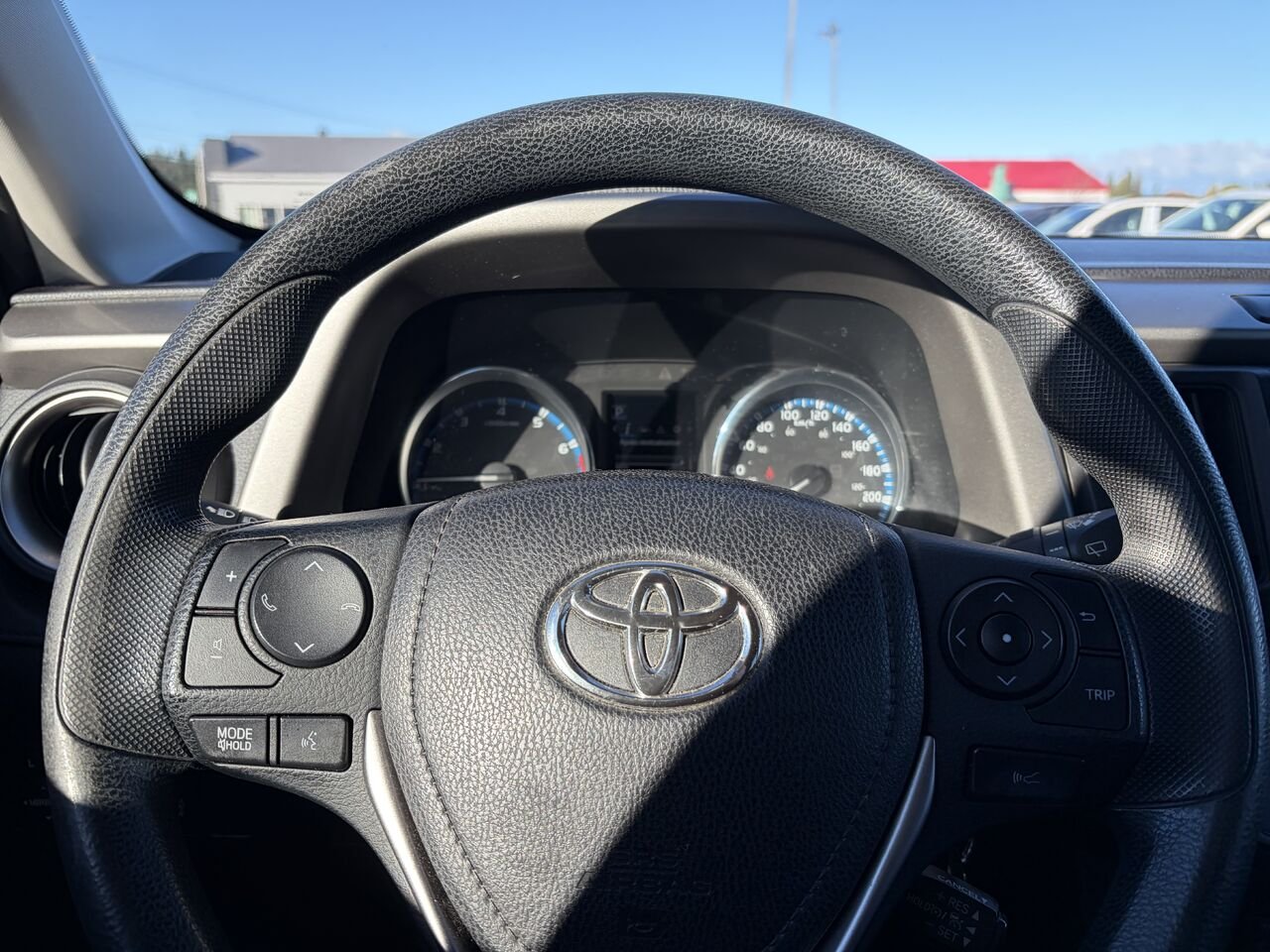 Toyota RAV4 4 portes LE traction avant 2017 Rouge Montmagny - photo #15