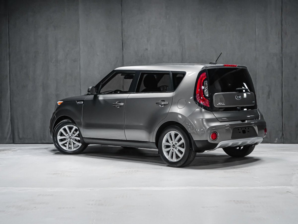2018 Kia Soul Green Montreal - photo #3