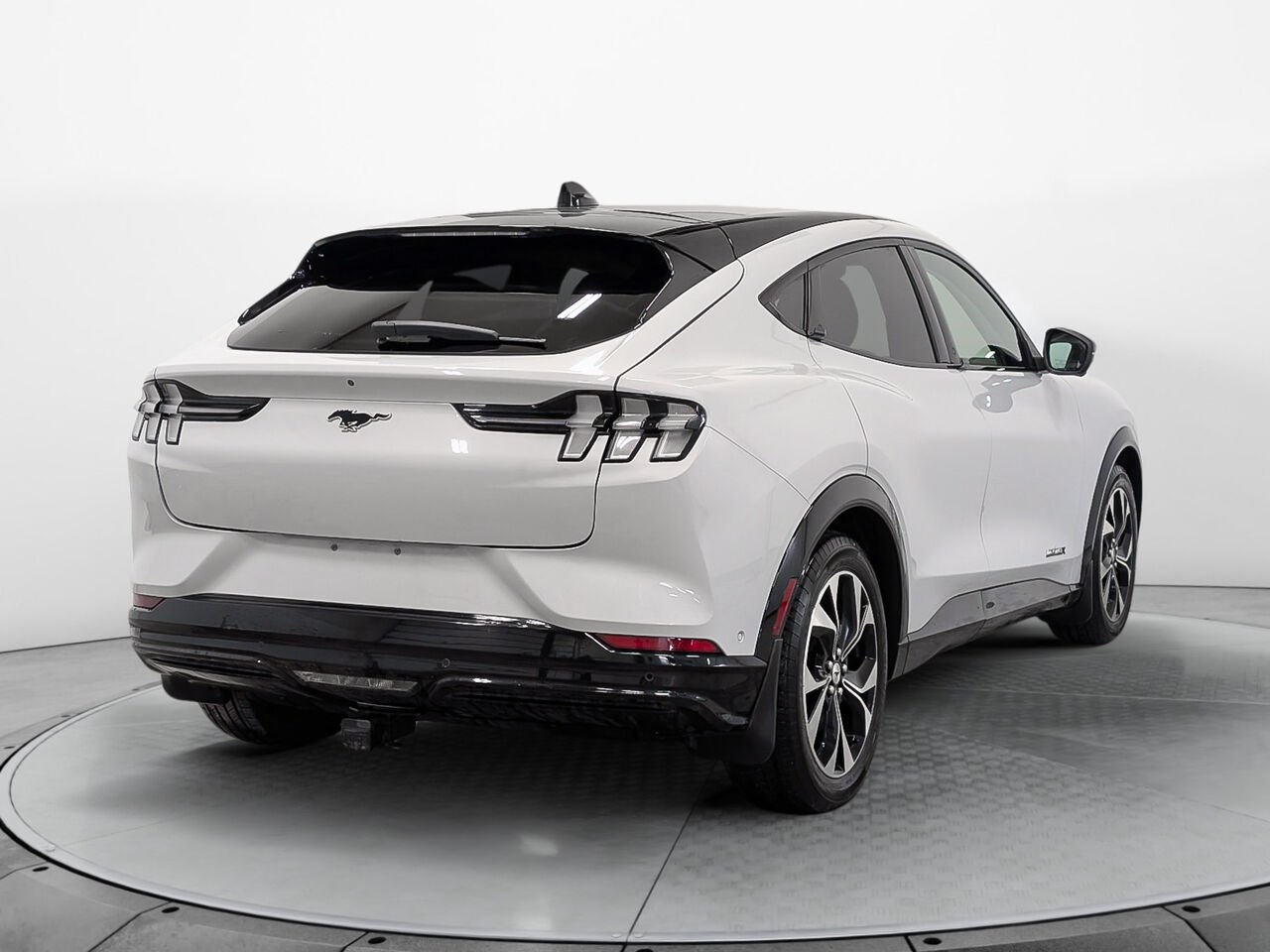 Ford MUSTANG MACH-E Premium AWD Batterie Autonomie Prolongée 2023 Argent Sherbrooke - photo #3