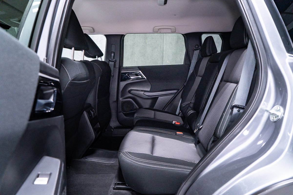 Mitsubishi Outlander PHEV ES PHEV S-AWC 7 PLACES CARPLAY 2023 Gris Montréal - photo #17