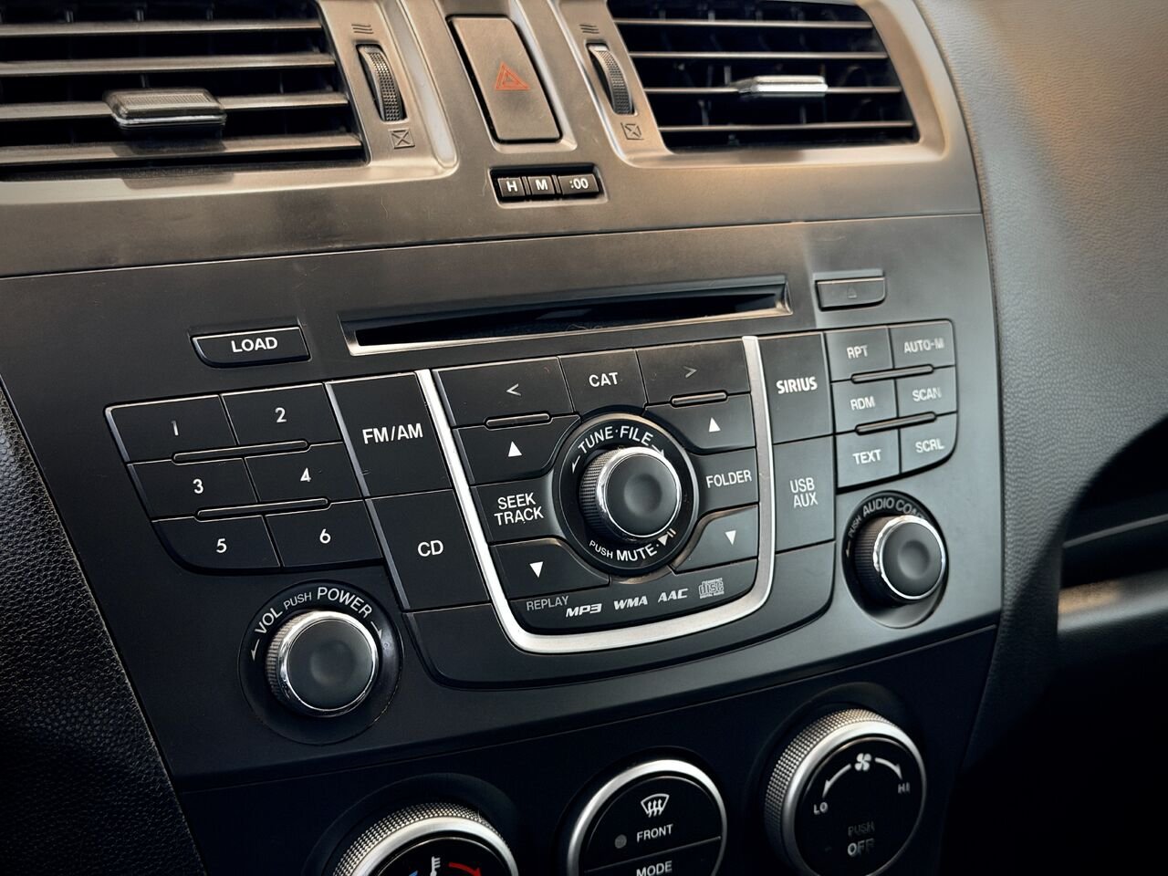 2014 Mazda Mazda5 Silver Notre-Dame-des-Prairies - photo #24