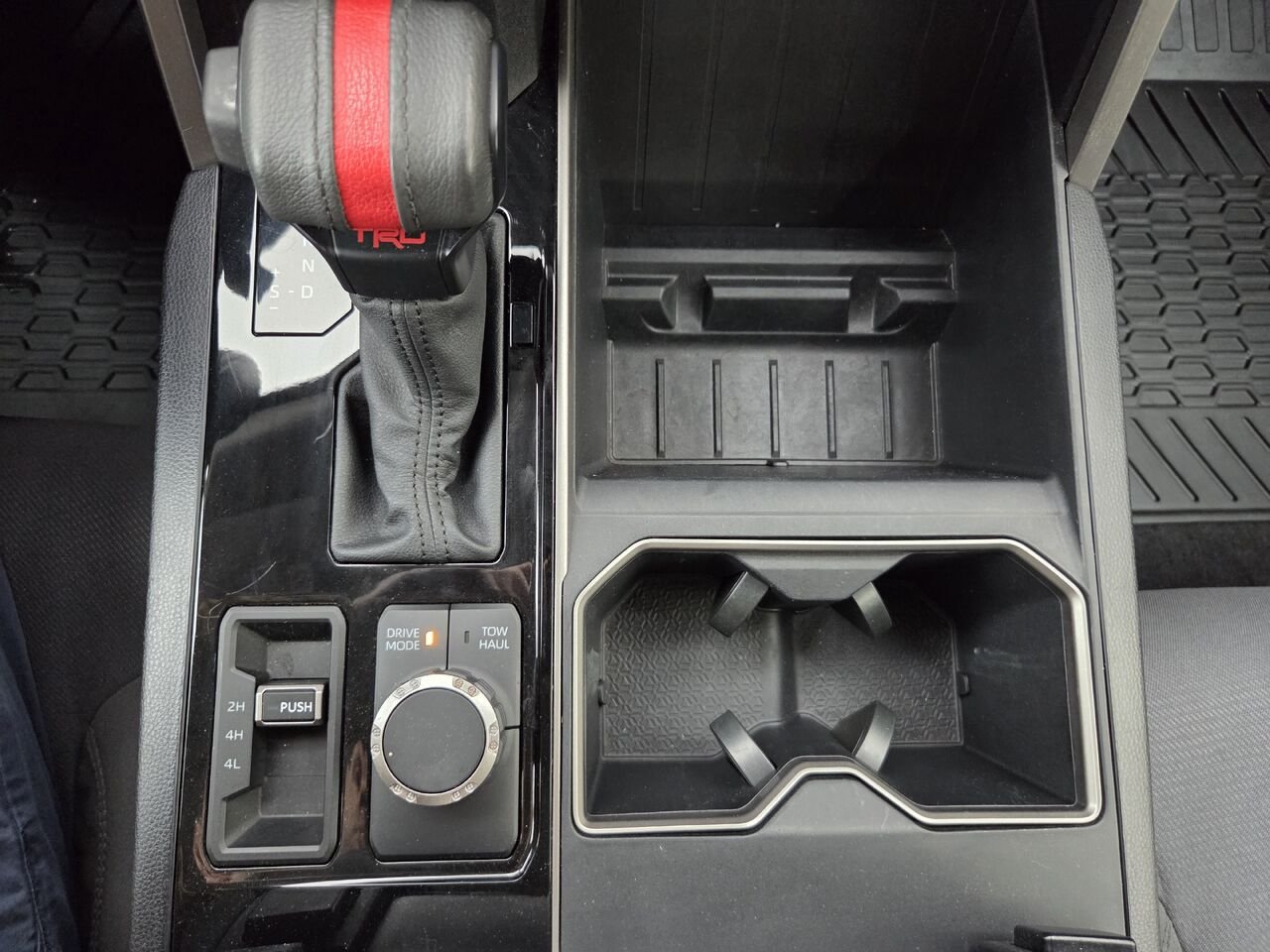 2024 Toyota TUNDRA Black Mont-Laurier - photo #17