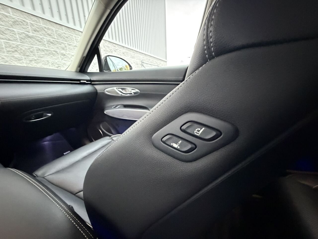 Genesis GV70 2.5T Advanced Plus AWD 2024 Noir Laval - photo #28