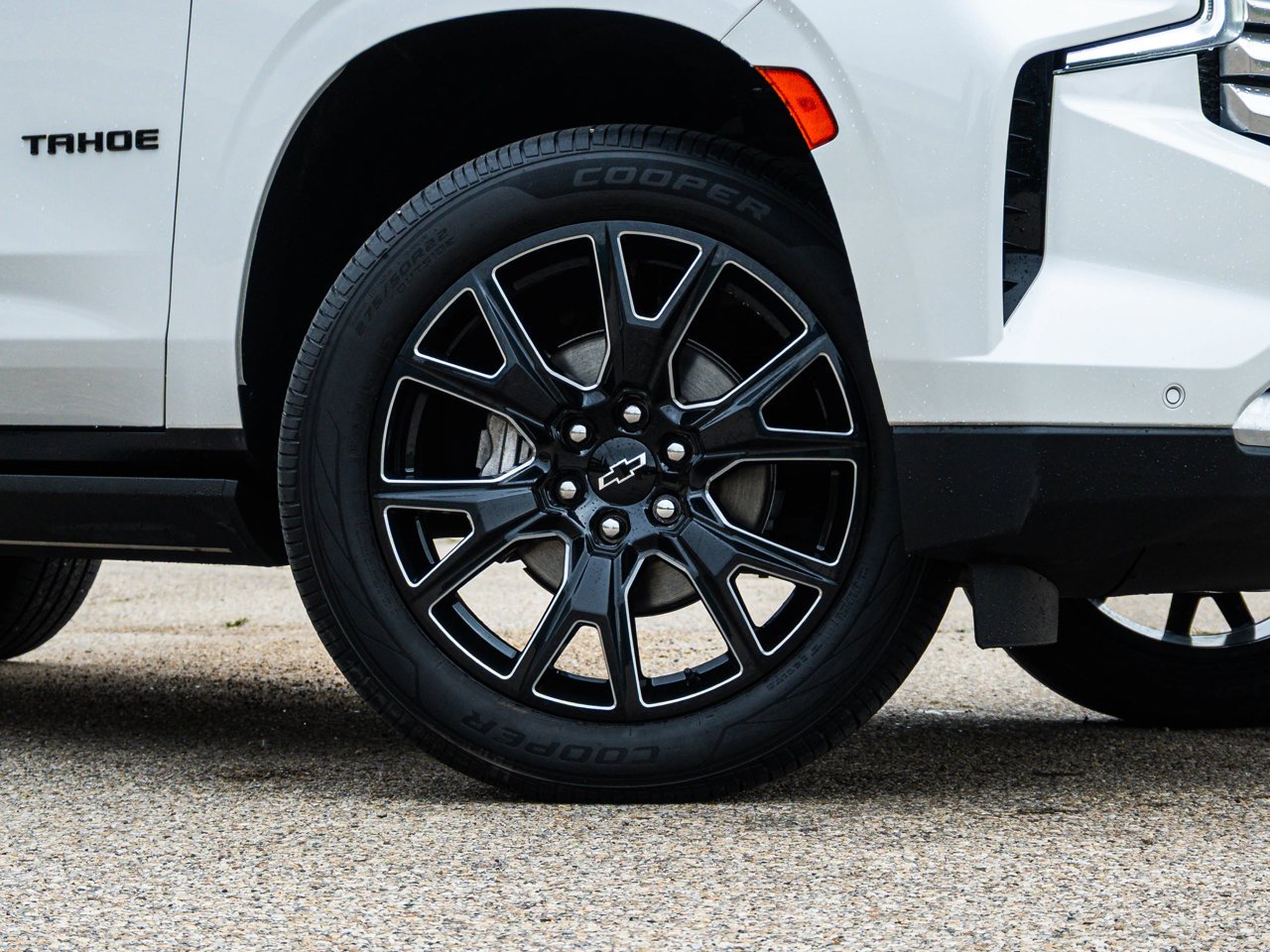 2023 Chevrolet Tahoe 4WD 4dr High Country White Sherwood Park - photo #5