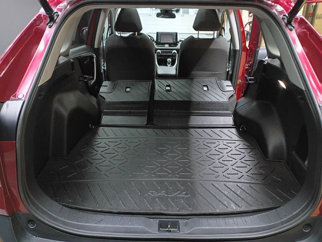 2022 Toyota RAV4 Red Blainville - photo #14