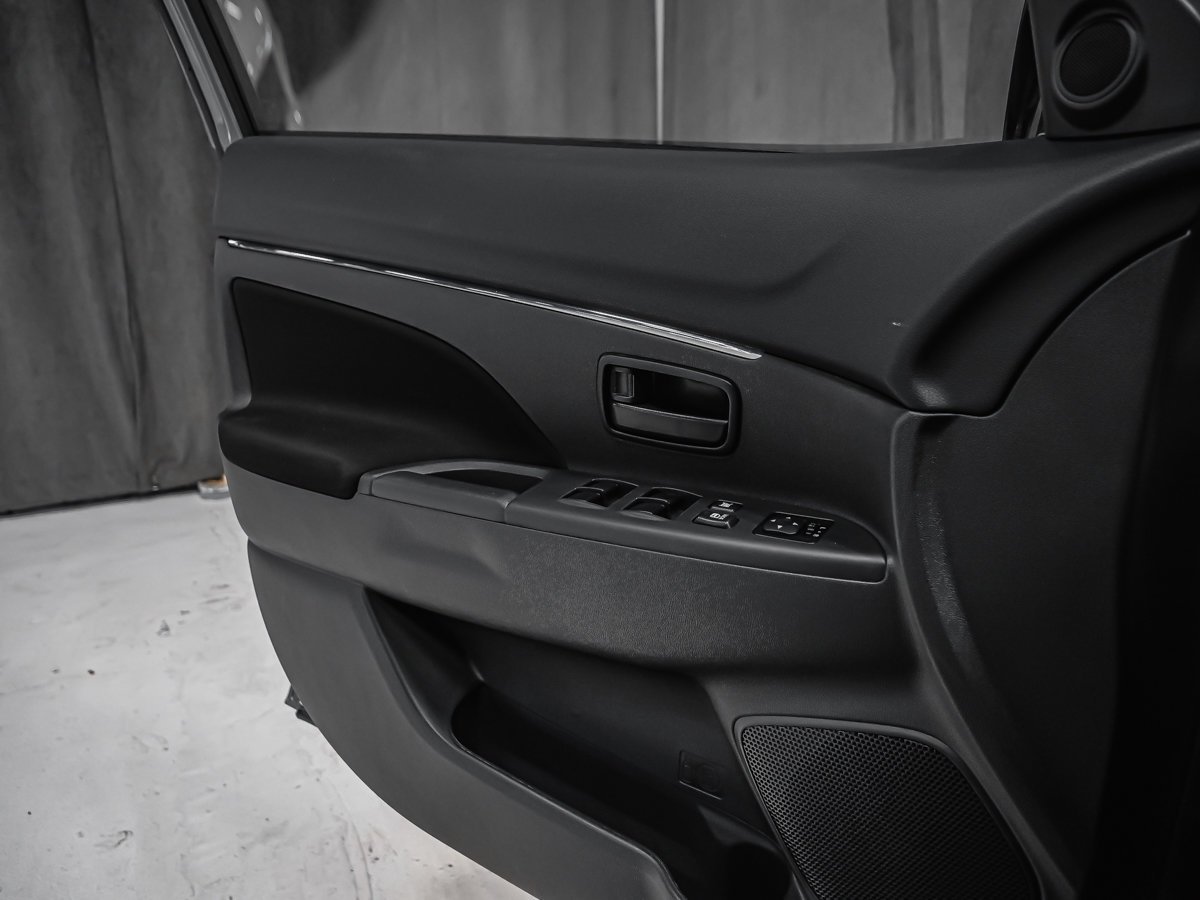 Mitsubishi RVR ES FWD CARPLAY CAMÉRA SIÈGES CHAUFFANTS 2025 Gris Montréal - photo #8