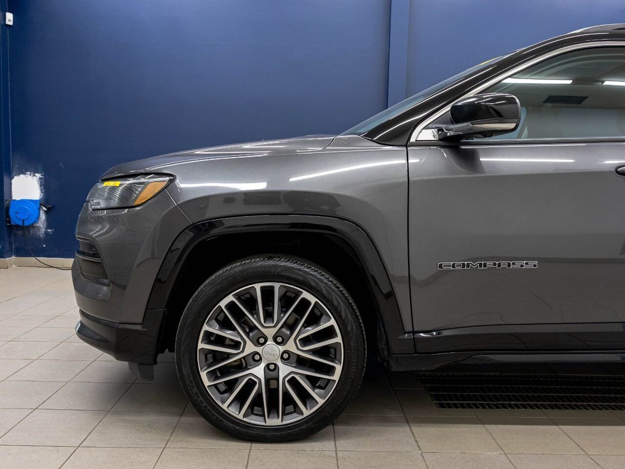 2022 Jeep Compass LIMITED 4X4 *TOIT* NAV CUIR SIÈGES VENTIL ALPINE Granite Crystal Saint-Jérôme - photo #34
