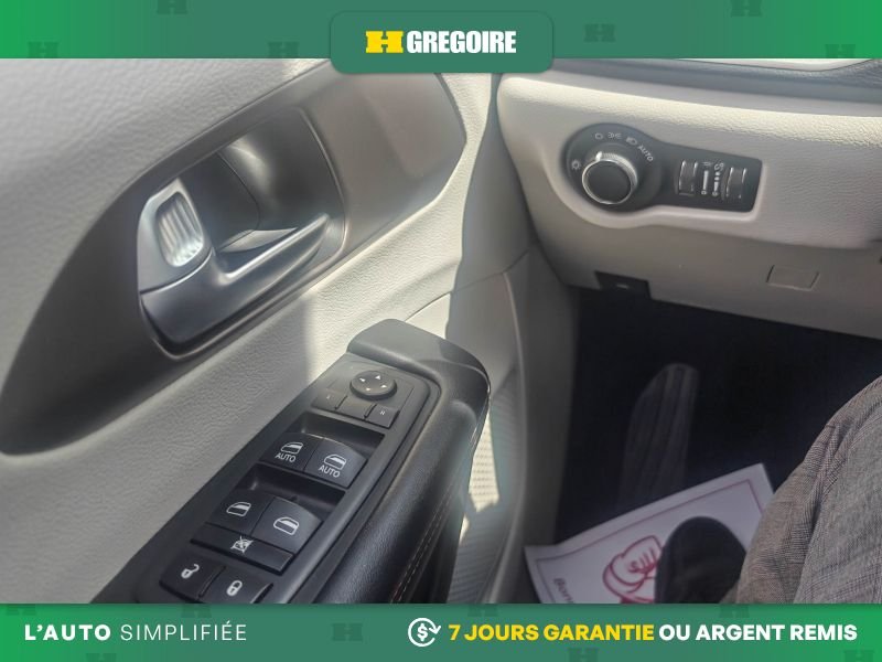 Chrysler Pacifica 2019 Gris Laval - photo #19