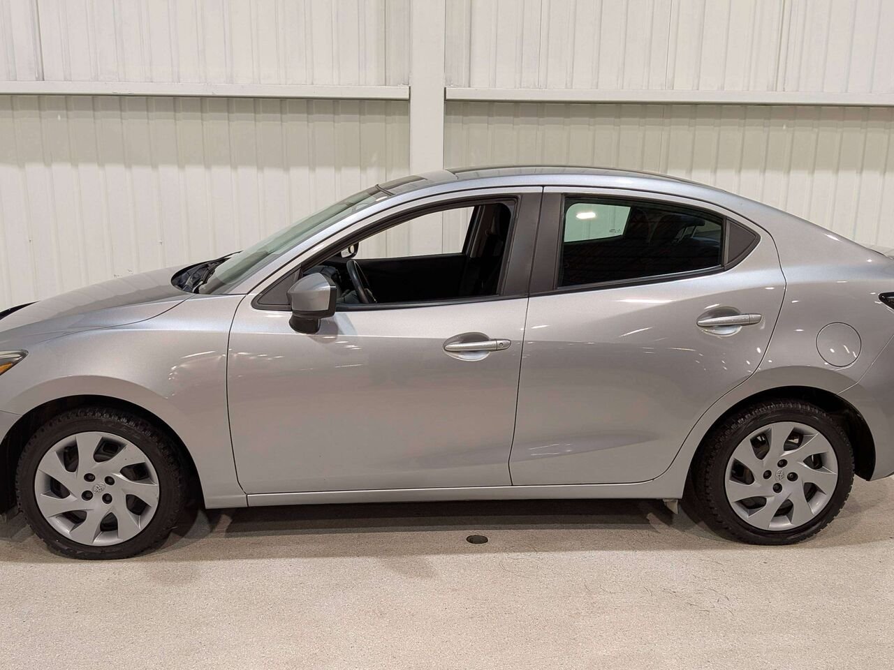 2016 Toyota Yaris 4dr Sdn Auto Premium Silver Val-David - photo #4