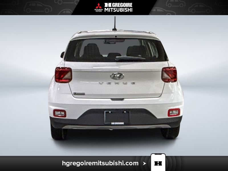 2025 Hyundai Venue White Laval - photo #7
