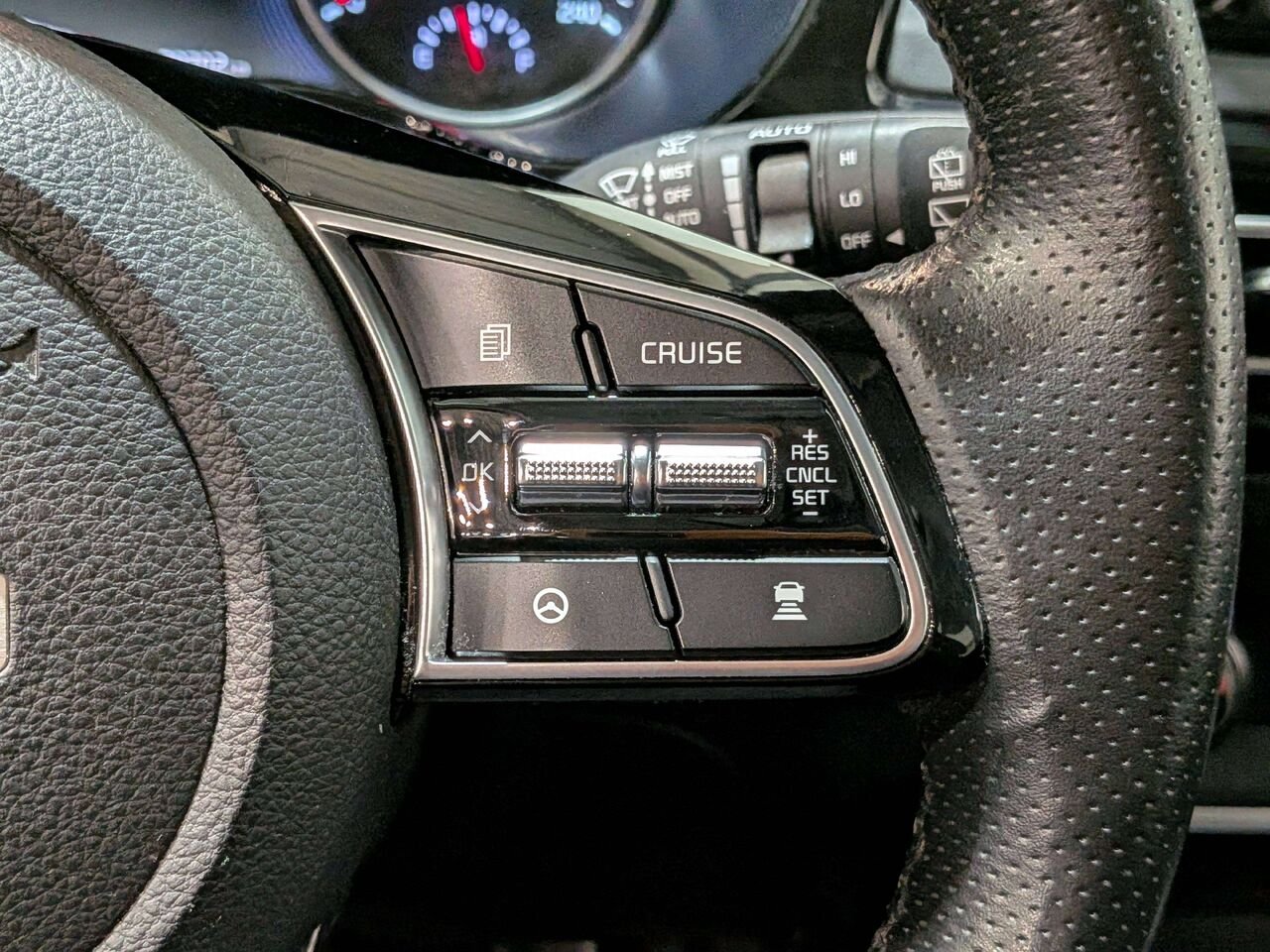2023 Kia Seltos SX Turbo AWD w/Black Interior Black Val-David - photo #16