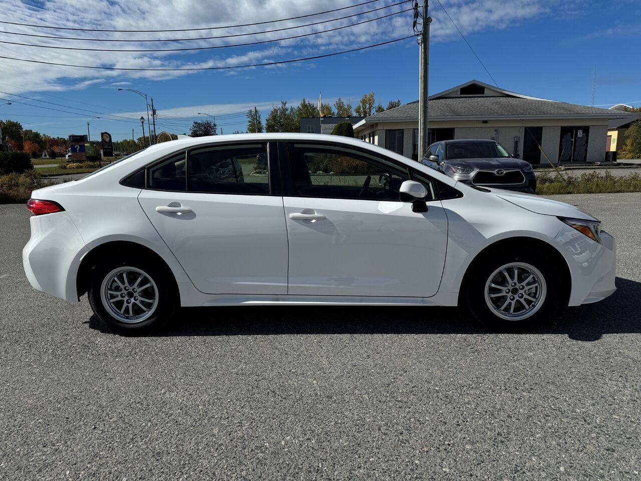 Toyota Corolla hybride LE CVT 2026 Blanc Val-d'Or - photo #1