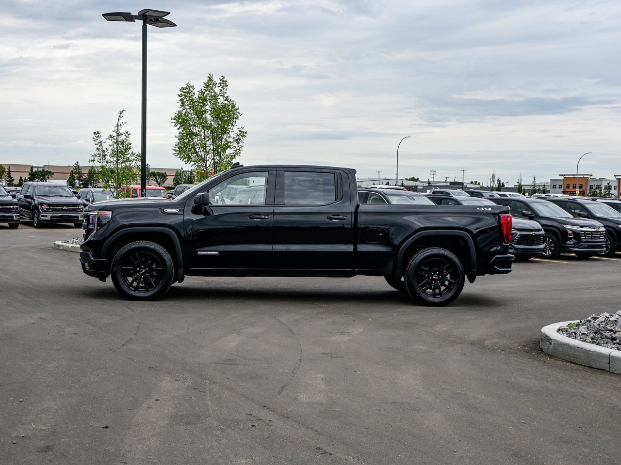 2024 GMC Sierra 1500 4WD Crew Cab 147 Elevation Black Sherwood Park - photo #9