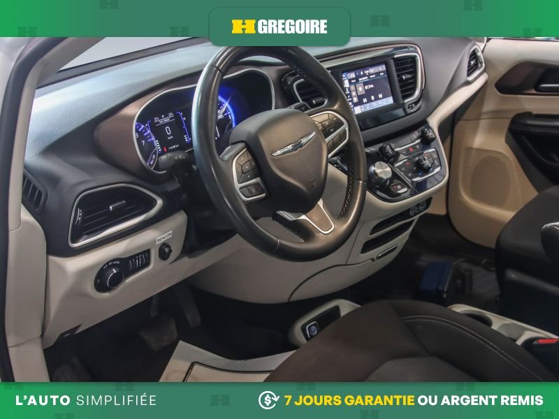 Chrysler Grand Caravan 2023 Blanc Laval - photo #20