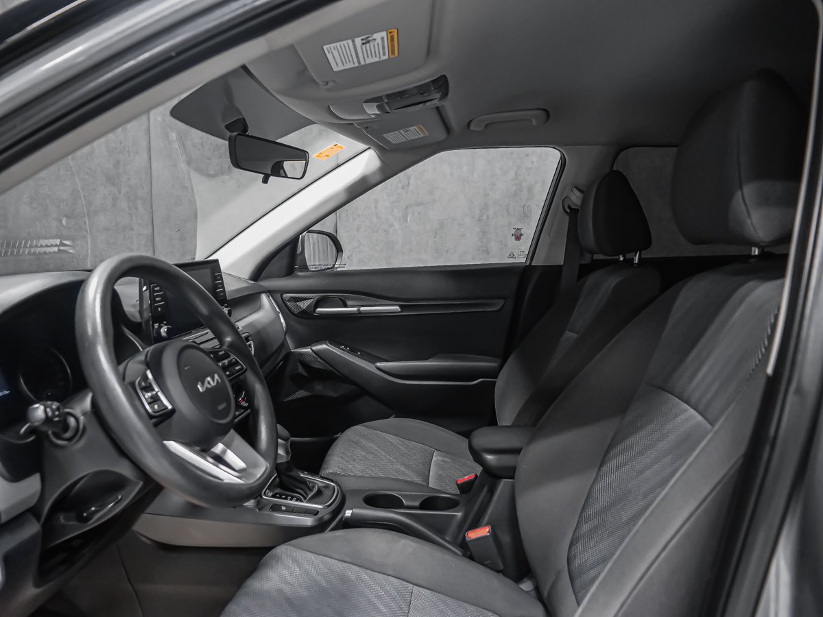 2022 Kia Seltos LX Black Montreal - photo #12