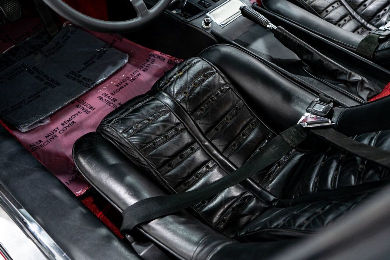 Ferrari 365 GTB4 Daytona 18,301 miles With Orig Books/Tools/ Carbs / Filter Box 1973 Rouge Montréal - photo #60