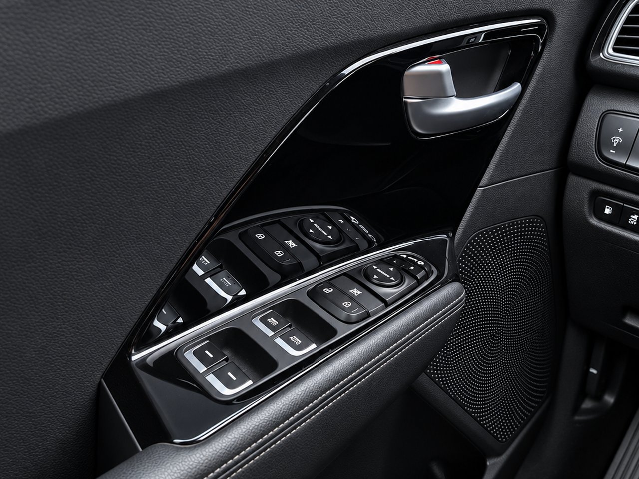2019 Kia Niro Plug-in Hybrid Black Granby - photo #17