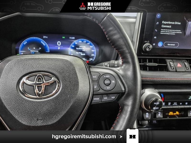 2023 Toyota RAV4 Prime White Blainville - photo #18
