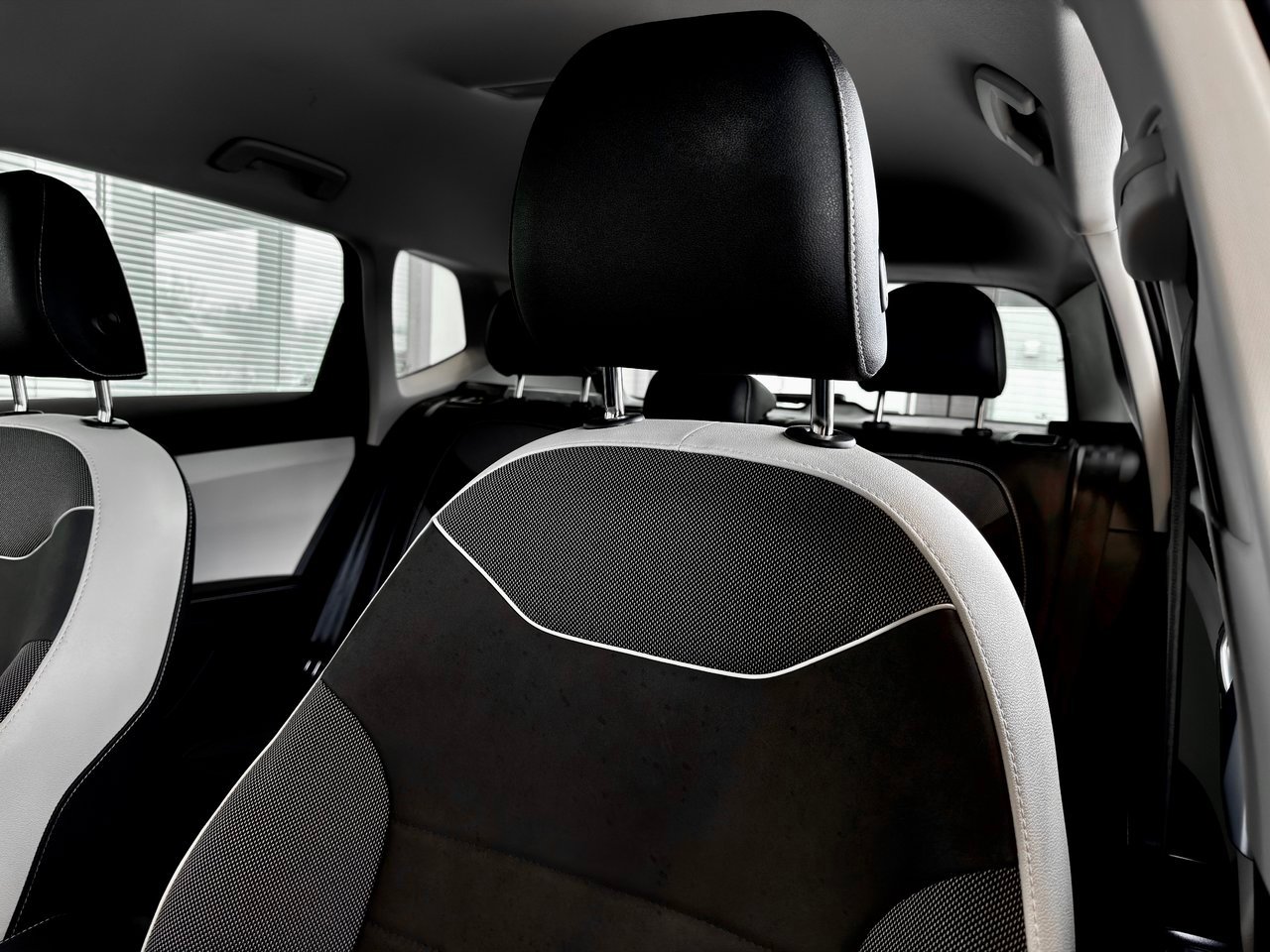 2025 Volkswagen Taos Silver Notre-Dame-des-Prairies - photo #17