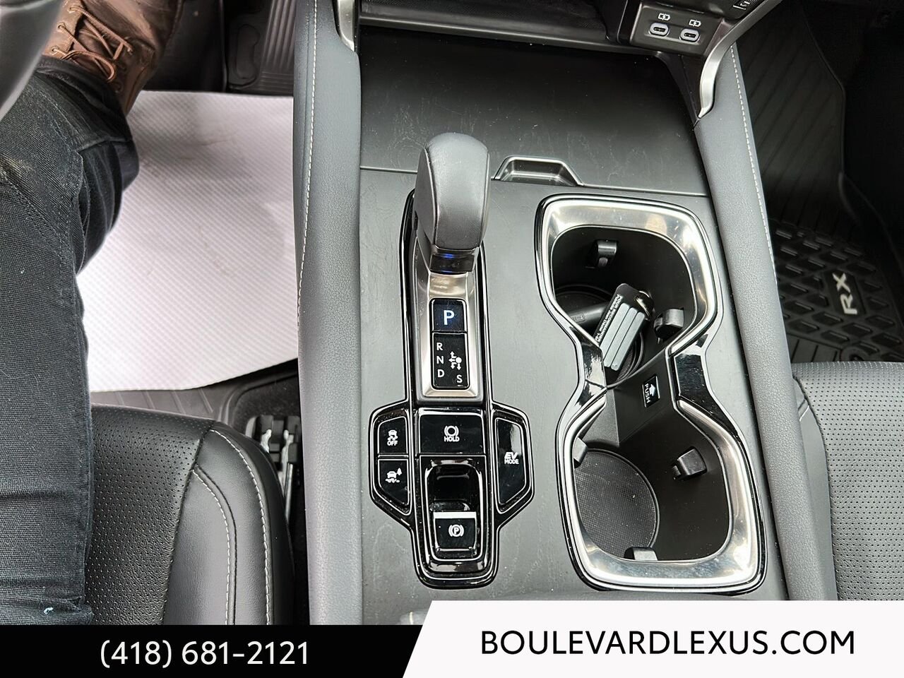 Lexus RX 20029A | RX 350h BA 2024 Bleu Québec - photo #16