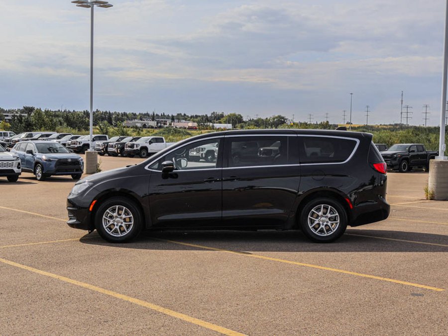 2025 Chrysler Grand Caravan 2025 Black