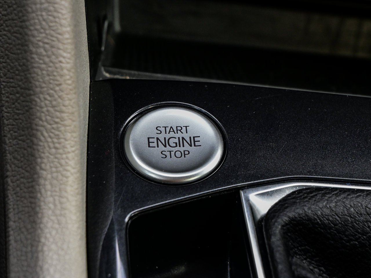 2024 Volkswagen Tiguan Highline R-Line 4MOTION White Sherwood Park - photo #26