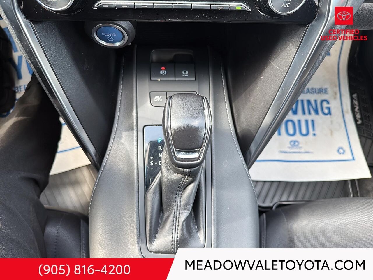 2021 Toyota Venza Hybird, New Tires , New Brakes in the front and back. Comes with Winter Tires and steel rims too! Grey Mississauga - photo #17