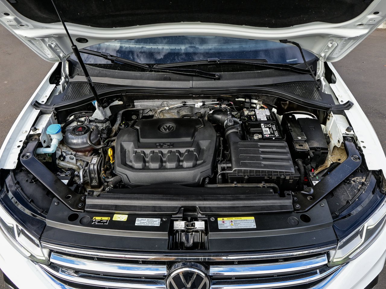 2024 Volkswagen Tiguan Highline R-Line 4MOTION White Sherwood Park - photo #9