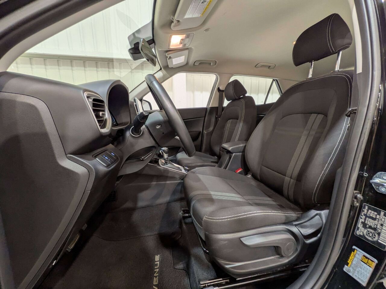 2026 Hyundai Venue Preferred IVT Black Val-David - photo #1