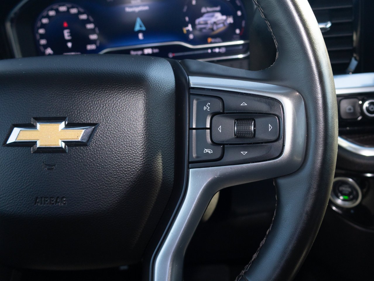 2025 Chevrolet Silverado 1500 4WD Crew Cab 147 LT White Sherwood Park - photo #23