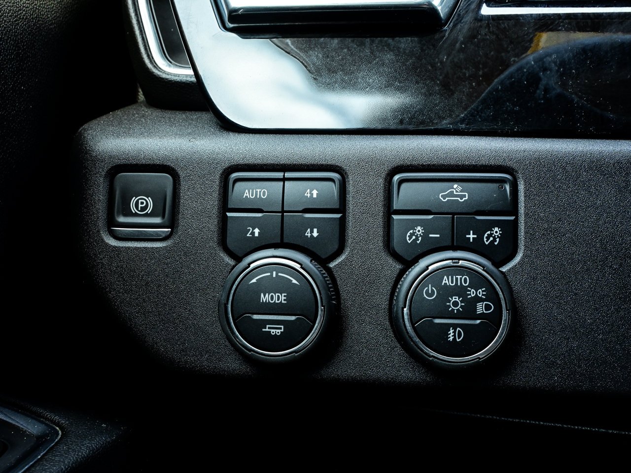 2025 Chevrolet Silverado 1500 4WD Crew Cab 147 LT Trail Boss White Sherwood Park - photo #20