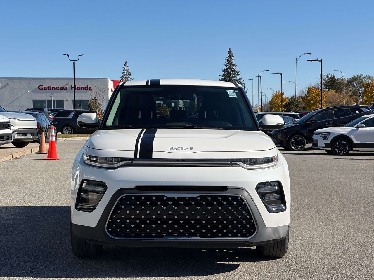 2022 Kia Soul White Gatineau - photo #1