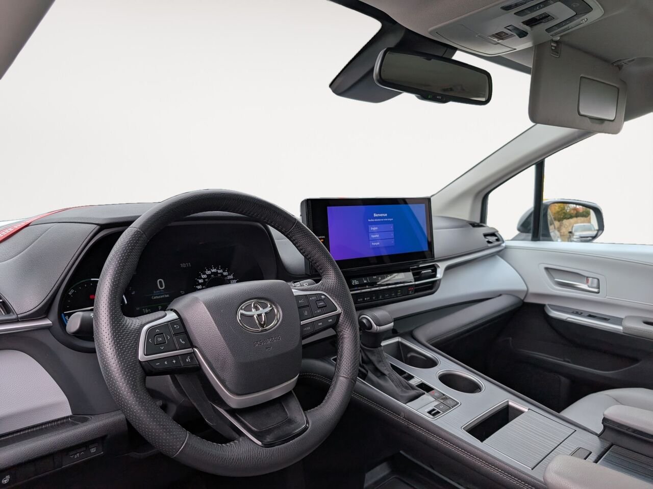 Toyota Sienna XLE/SIÈGES CHAUFFANTS/VOLANT CHAUFFANT/TOIT OUVRANT/SIÈGES EN CUIR/BLUETOOTH/AC BIZONE 2025 Argent Sherbrooke - photo #8