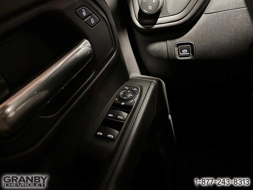 CHEVROLET Silverado 1500 K1500 SILVERADO CREW CAB CUSTOM TRAIL BOSS STD/BOX (2CX) | 26-0384 2026 Rouge ardent Granby - photo #13
