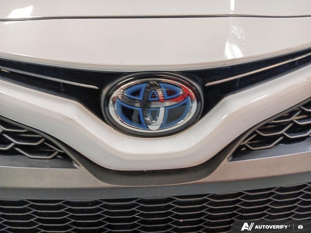 2021 Toyota Camry 2602151A | Hybrid SE White Edmonton - photo #8