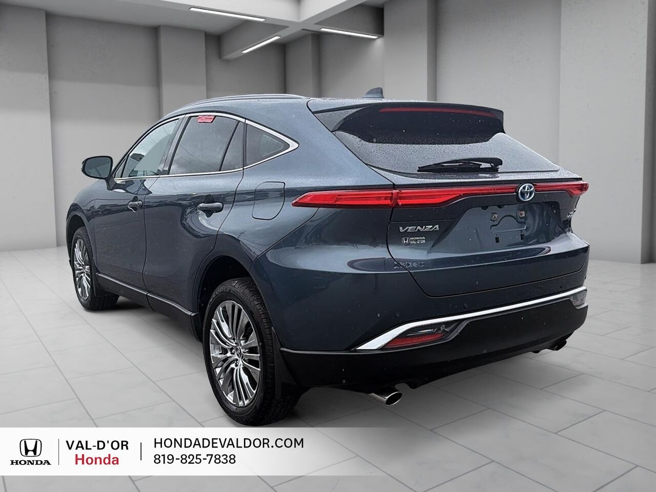 2024 Toyota Venza XLE AWD Blue Val-d'Or - photo #3