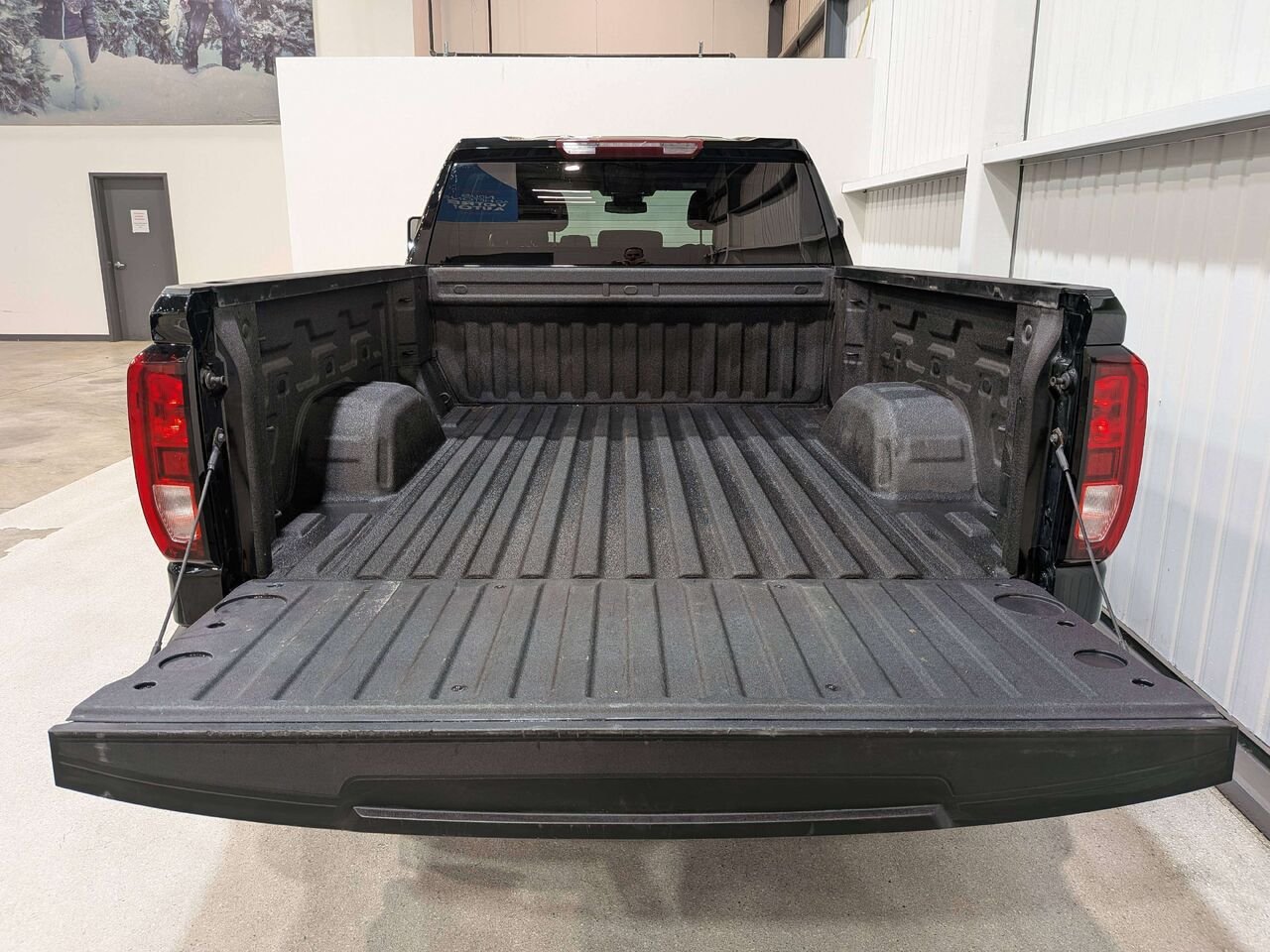 2024 GMC Sierra 1500 4WD Crew Cab 157" Pro Black Val-David - photo #8