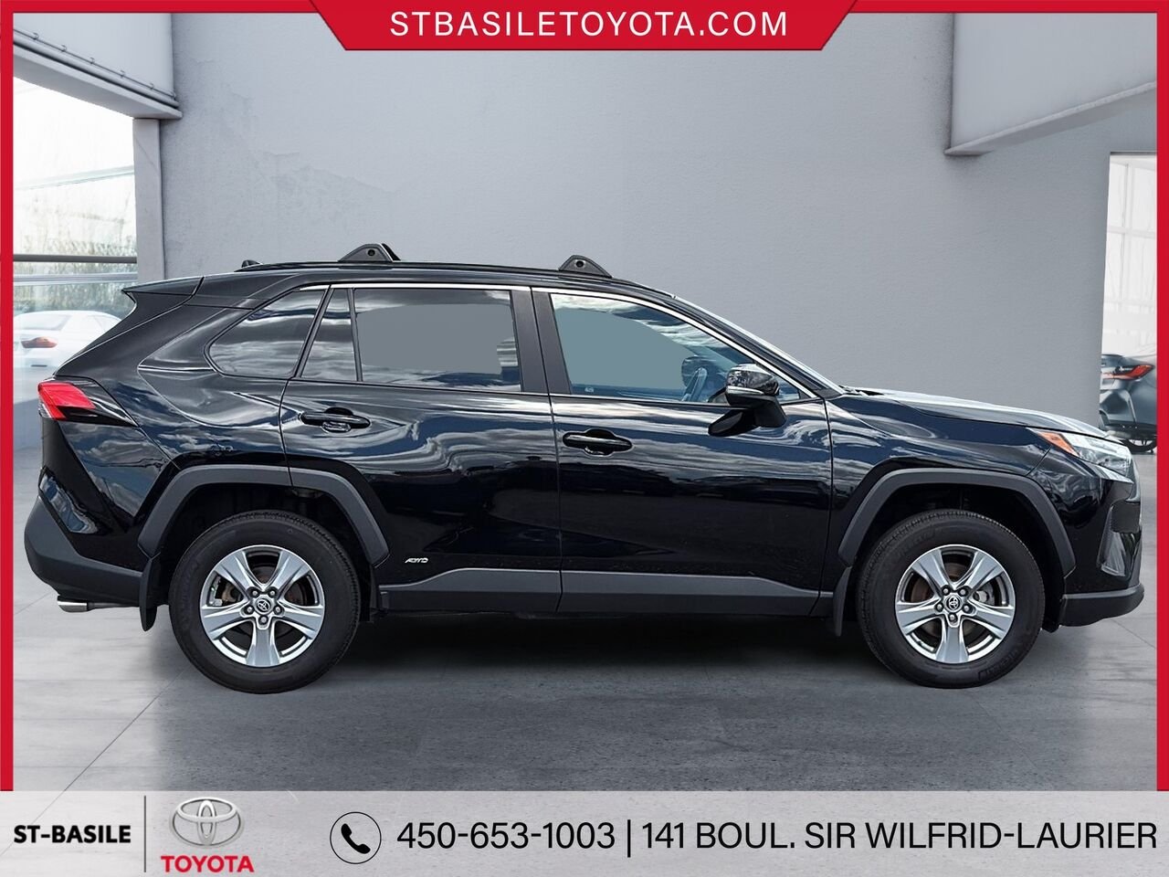 TOYOTA RAV4 Hybride 2022 Noir minuit métallisé Saint-Basile-le-Grand - photo #2