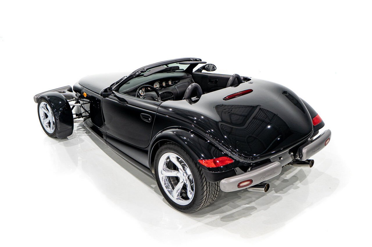 Plymouth Prowler Desirable Black Colour with only 7,611KM (4756mi) from new **PRICE IN USD** 1999 Noir Montréal - photo #5