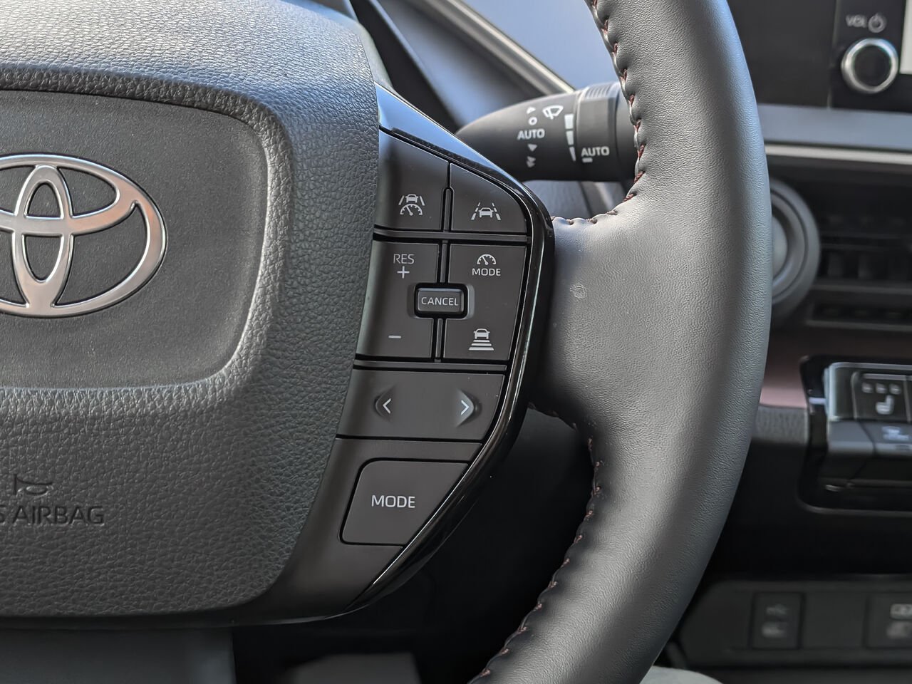 Toyota Prius Prime SE/SIÈGES CHAUFFANTS/BLUETOOTH/AC/RÉGULATEUR DE VITESSE/CAMÉRA DE RECUL 2024 Argent Incisif Sherbrooke - photo #15