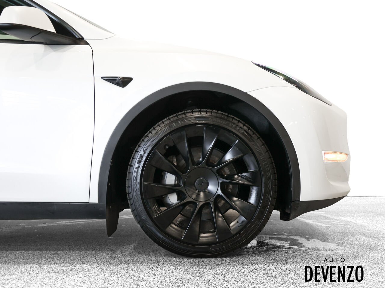 Tesla Model Y 2023 Blanc Saint-Eustache - photo #4