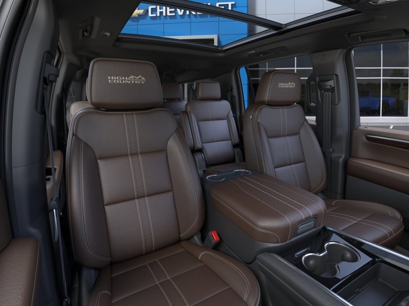 CHEVROLET Suburban High Country 4 portes 4RM 2027 BLANC POLAIRE, TRIPLE COUCHE Sherbrooke - photo #15