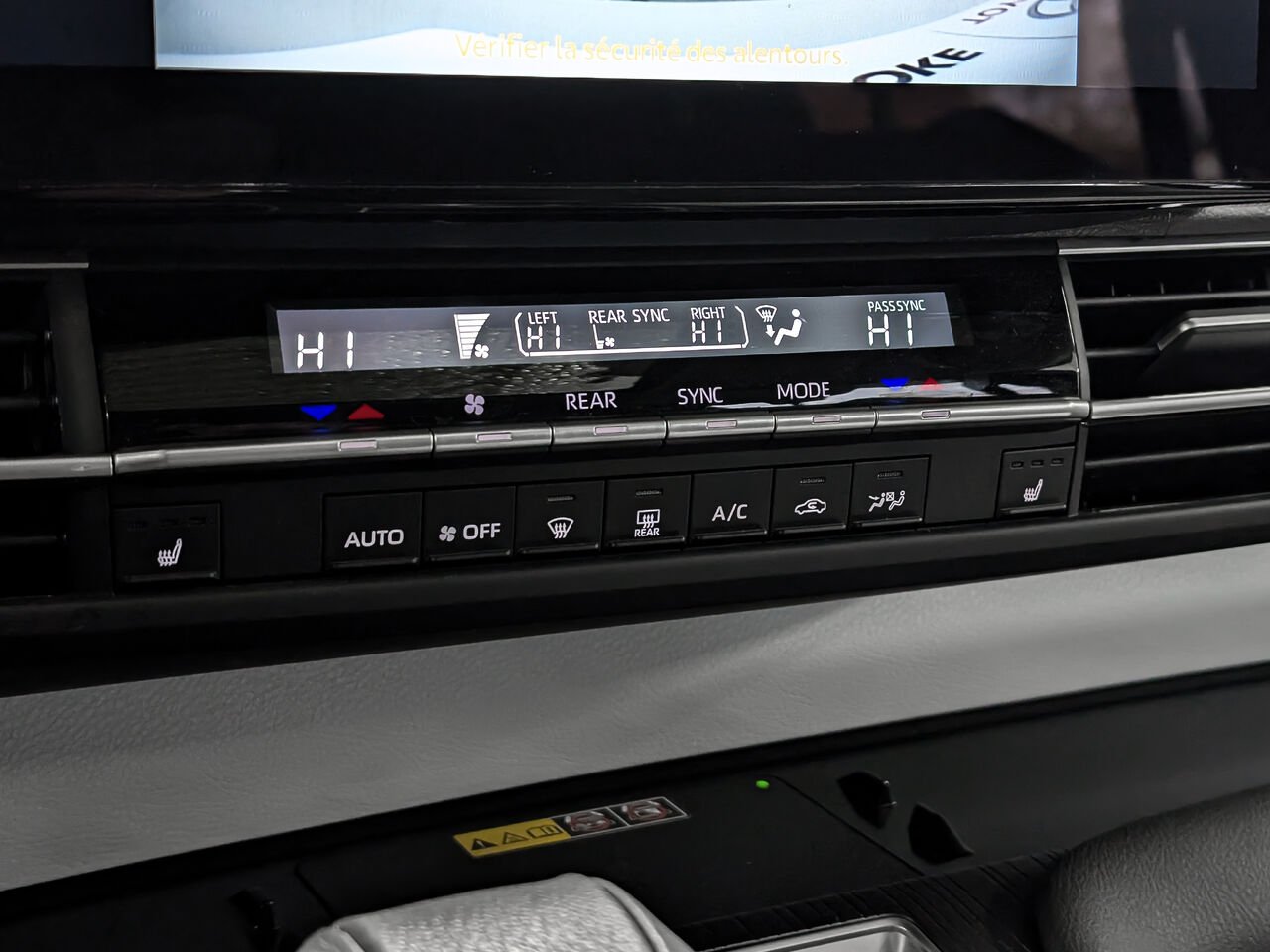2025 Toyota Sienna 5TDGRKEC9SS252378 White Sherbrooke - photo #11